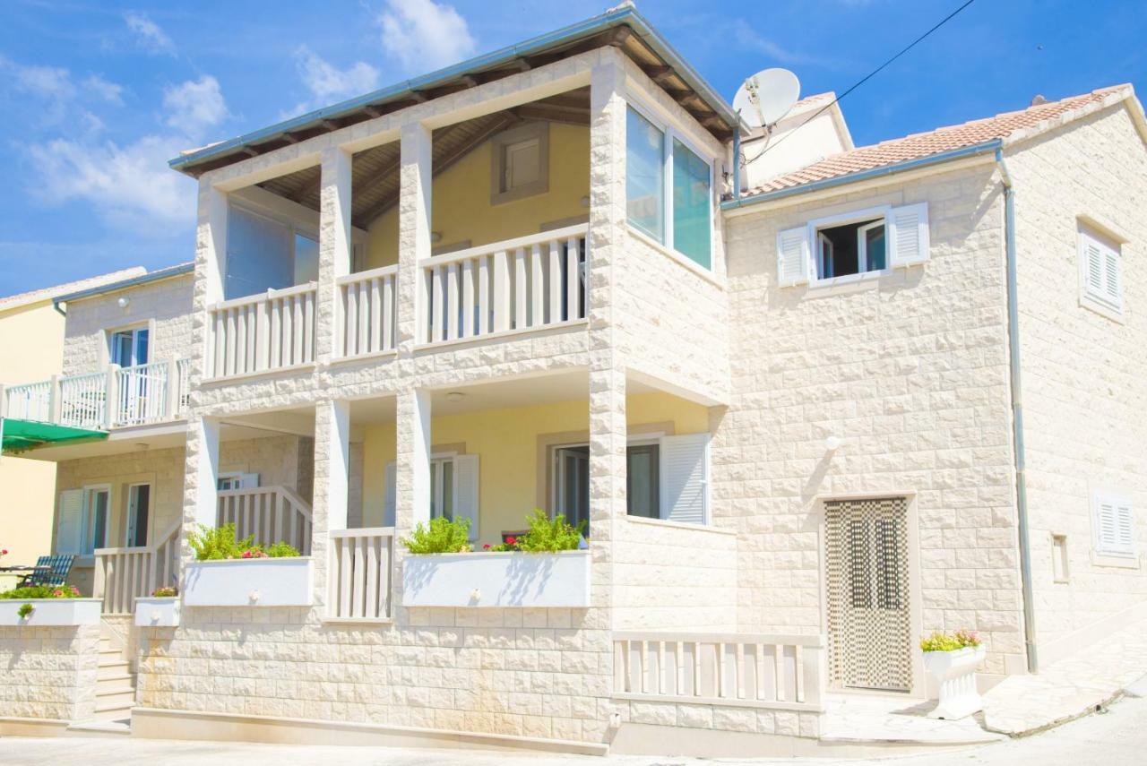 Eni Apartments Bol Bagian luar foto